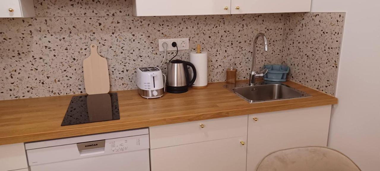 Studio Apartman Four Pearls Карловац Экстерьер фото